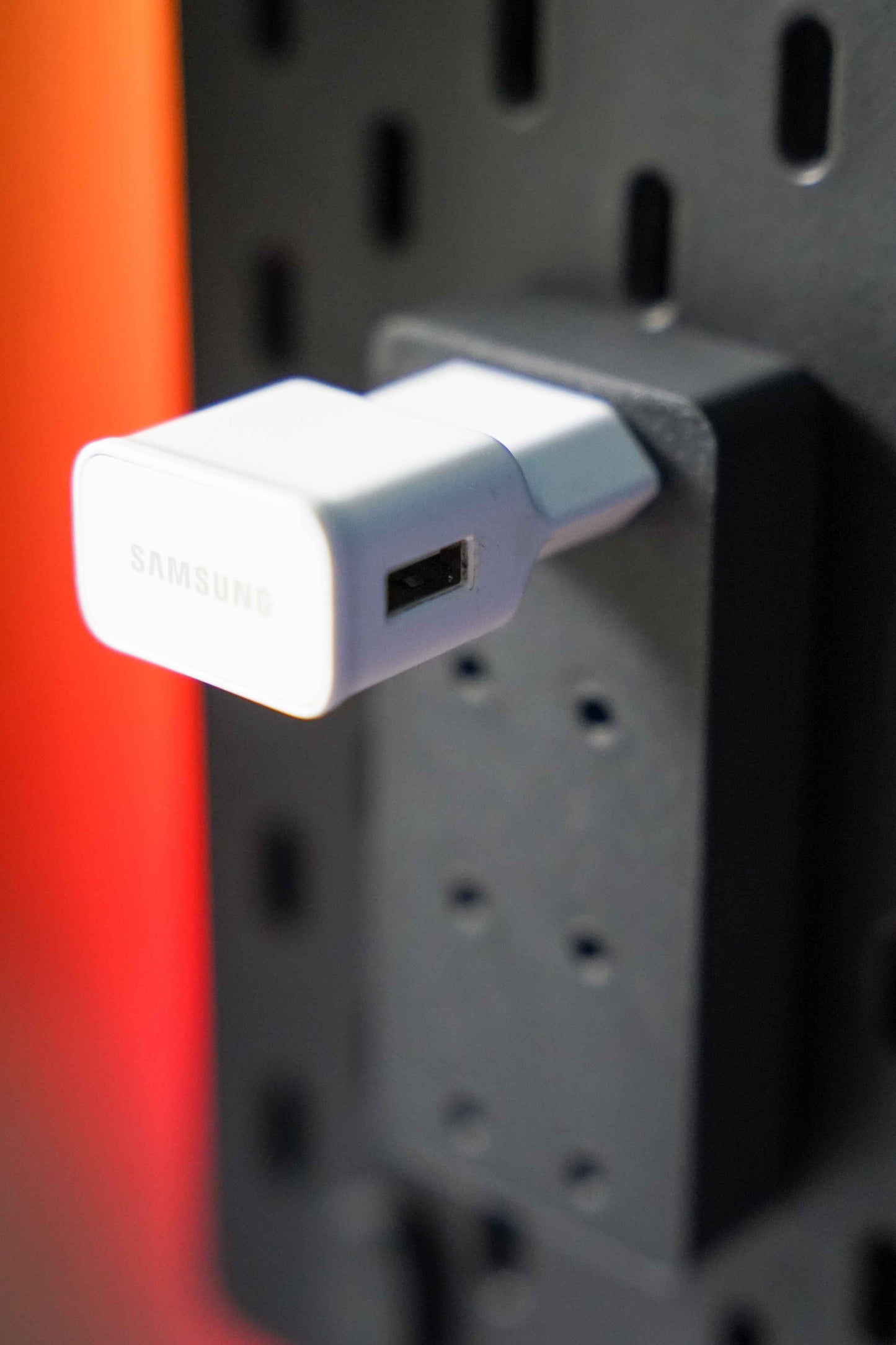 Ladegeräte/Stecker Halterung